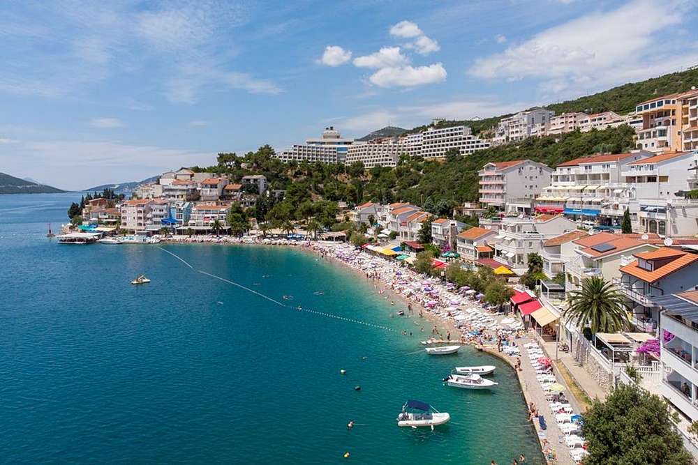 'Općenito je sve manje ljudi, iseljavanja su stalna, plaće su male u odnosu na Evropu'